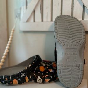 Mickeys Halloween crocs! M8/W10. Gently worn.